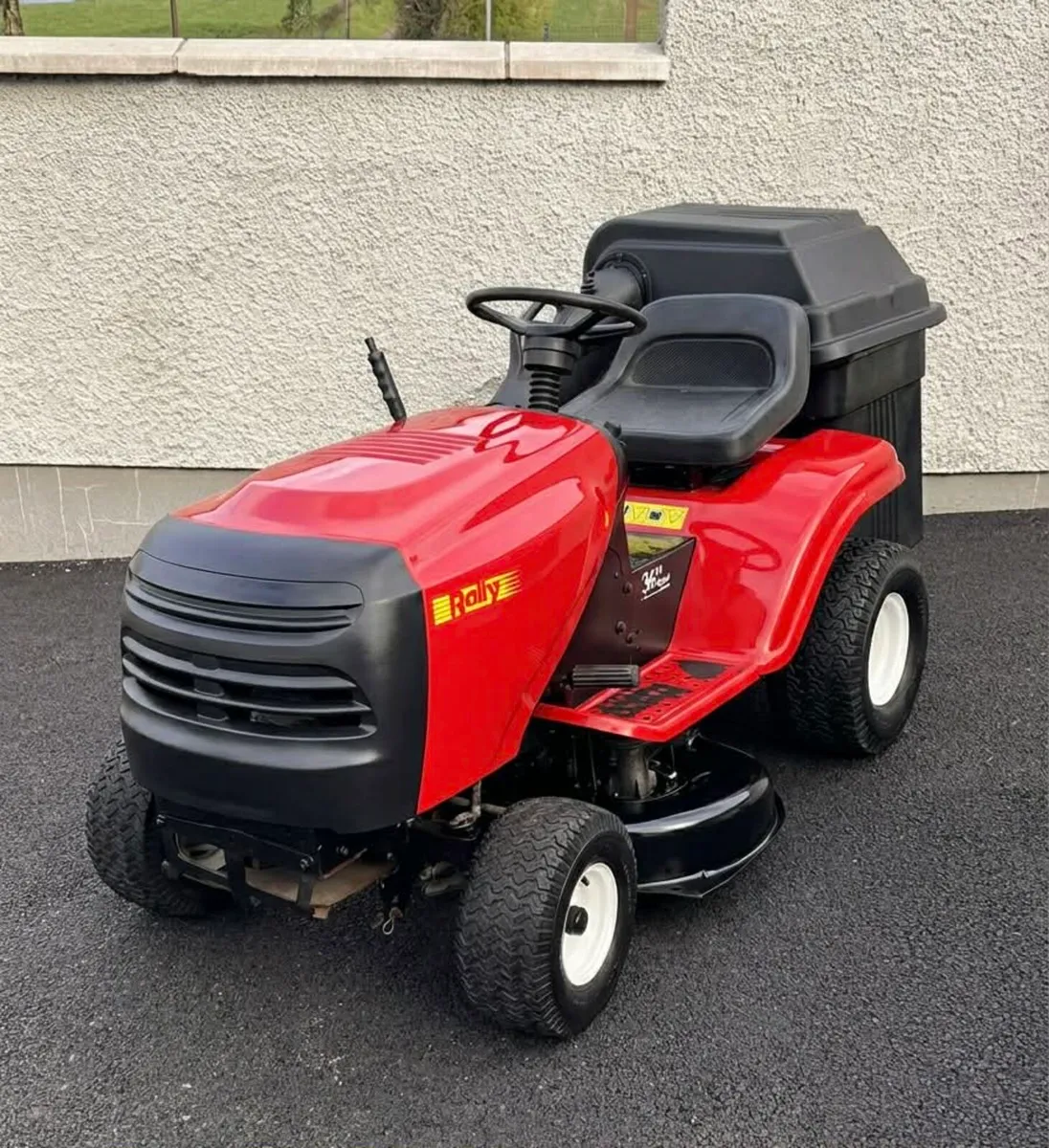 Ride on lawnmower - Image 1