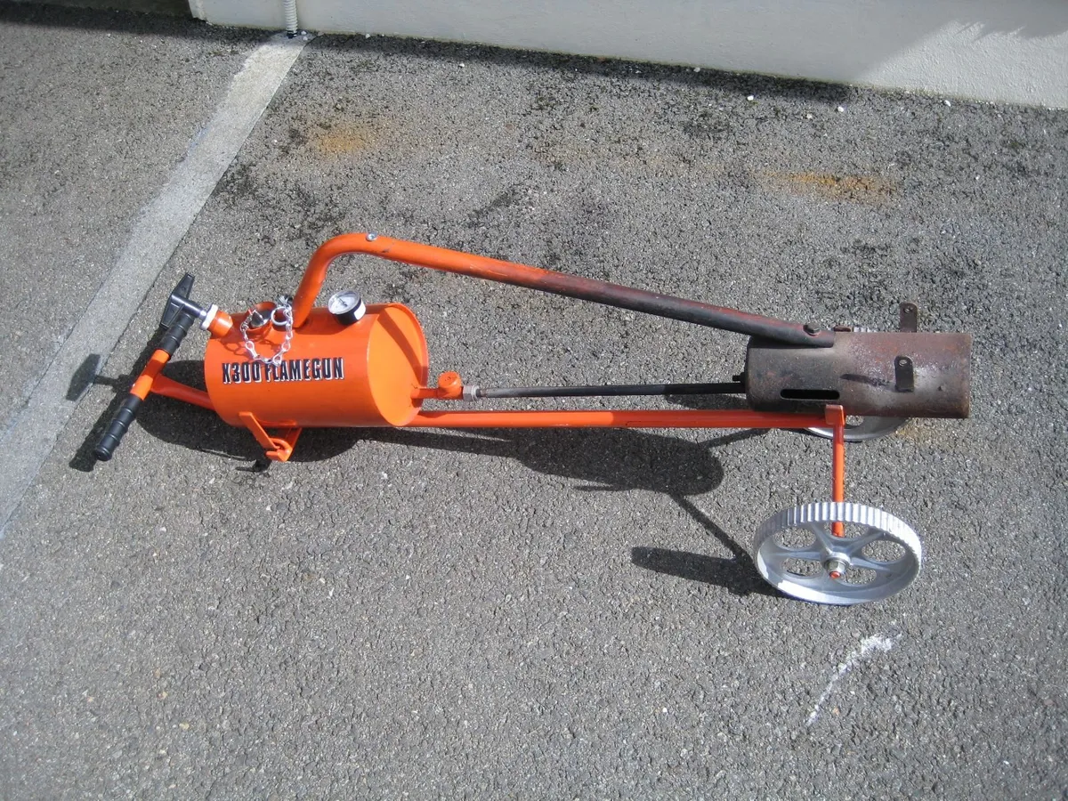 Flame gun weed killer