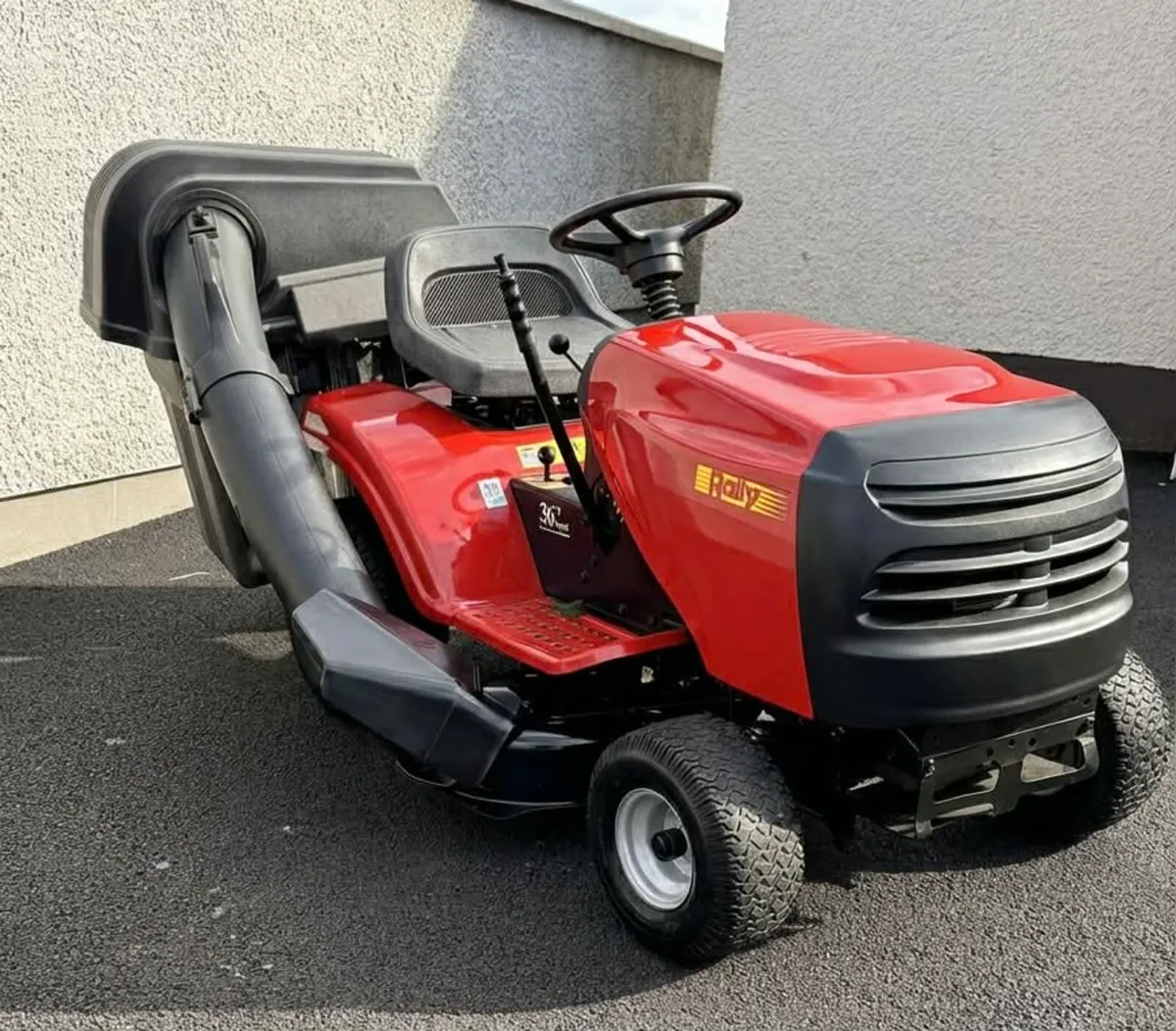 Ride on lawnmower - Image 2
