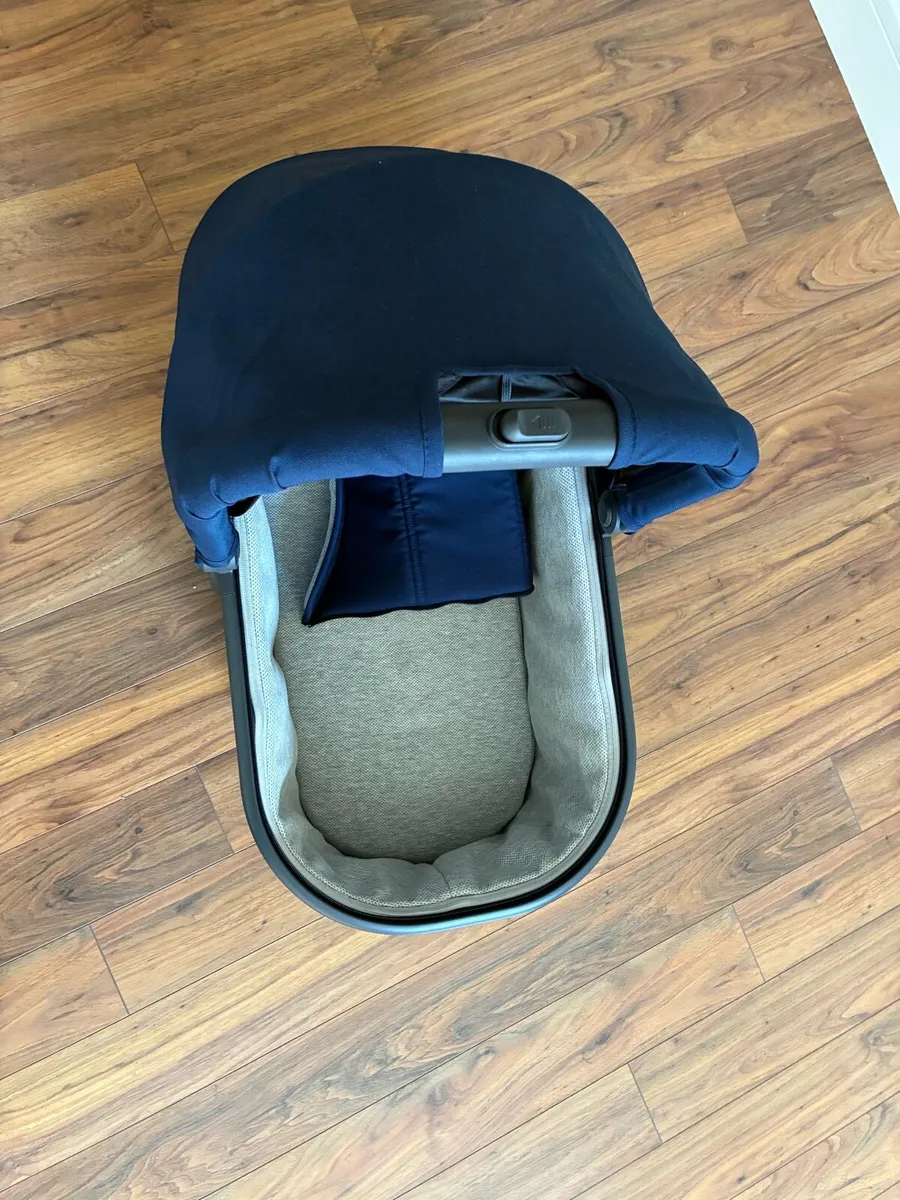 Uppababy Bassinet/Carry Cot - Image 2
