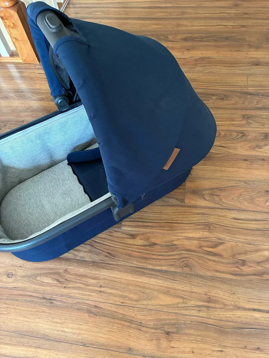 Uppababy Bassinet/Carry Cot - Image 3