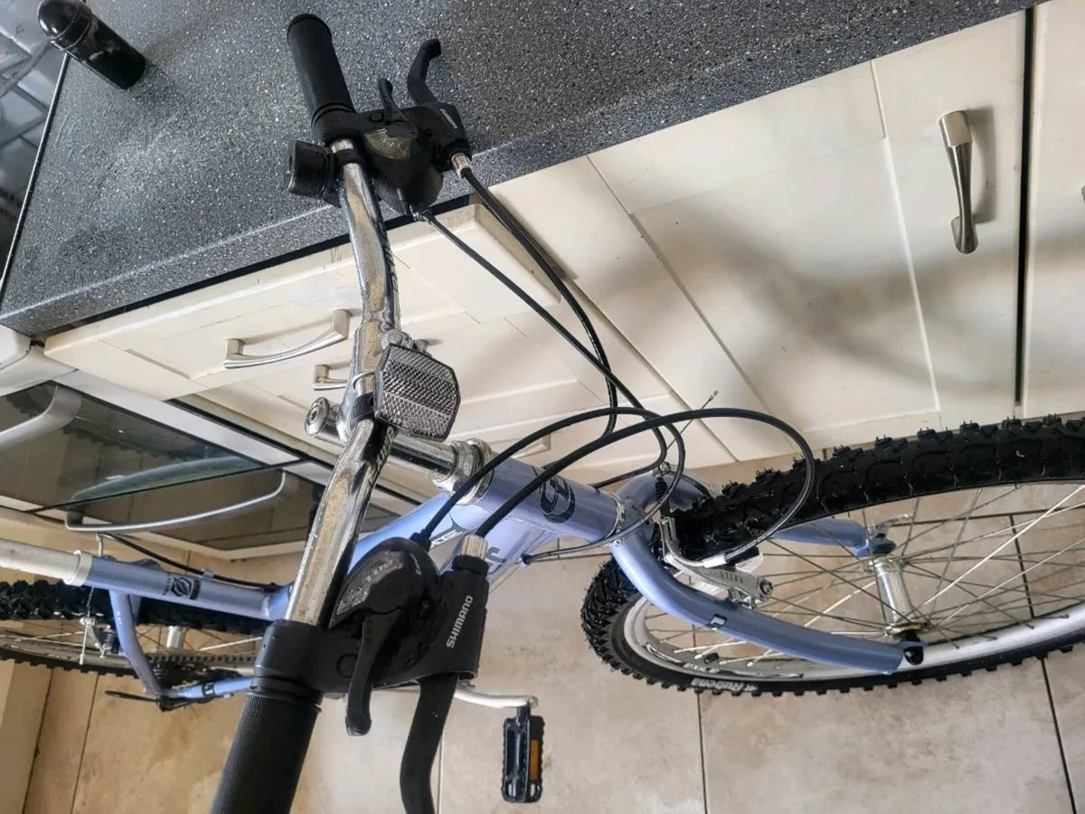 Ladies bike (LIKE NEW) - Image 3