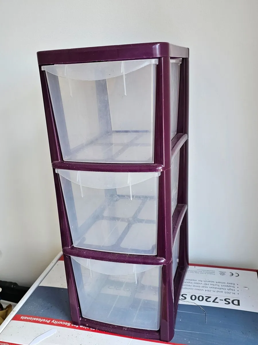3 plastic drawers - Image 1