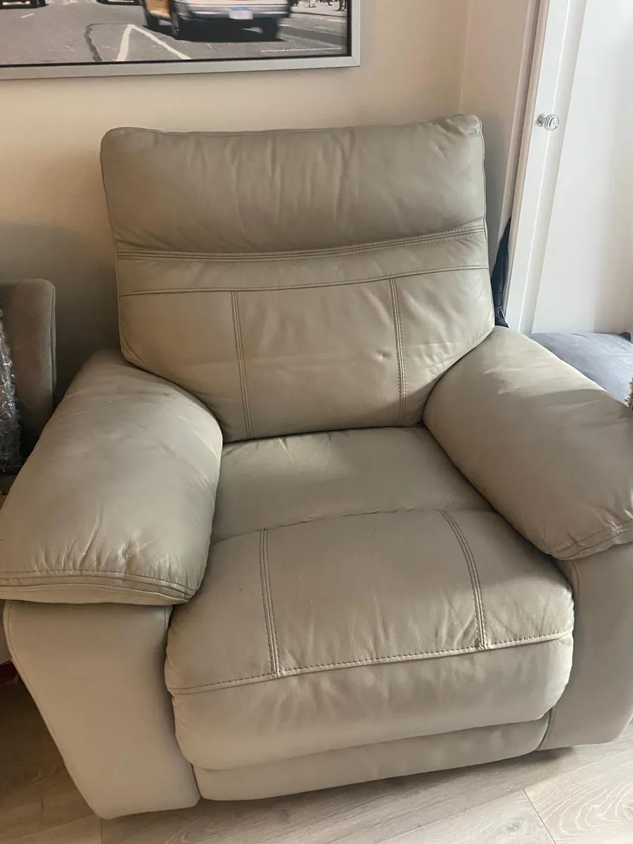 Recliner - Image 4