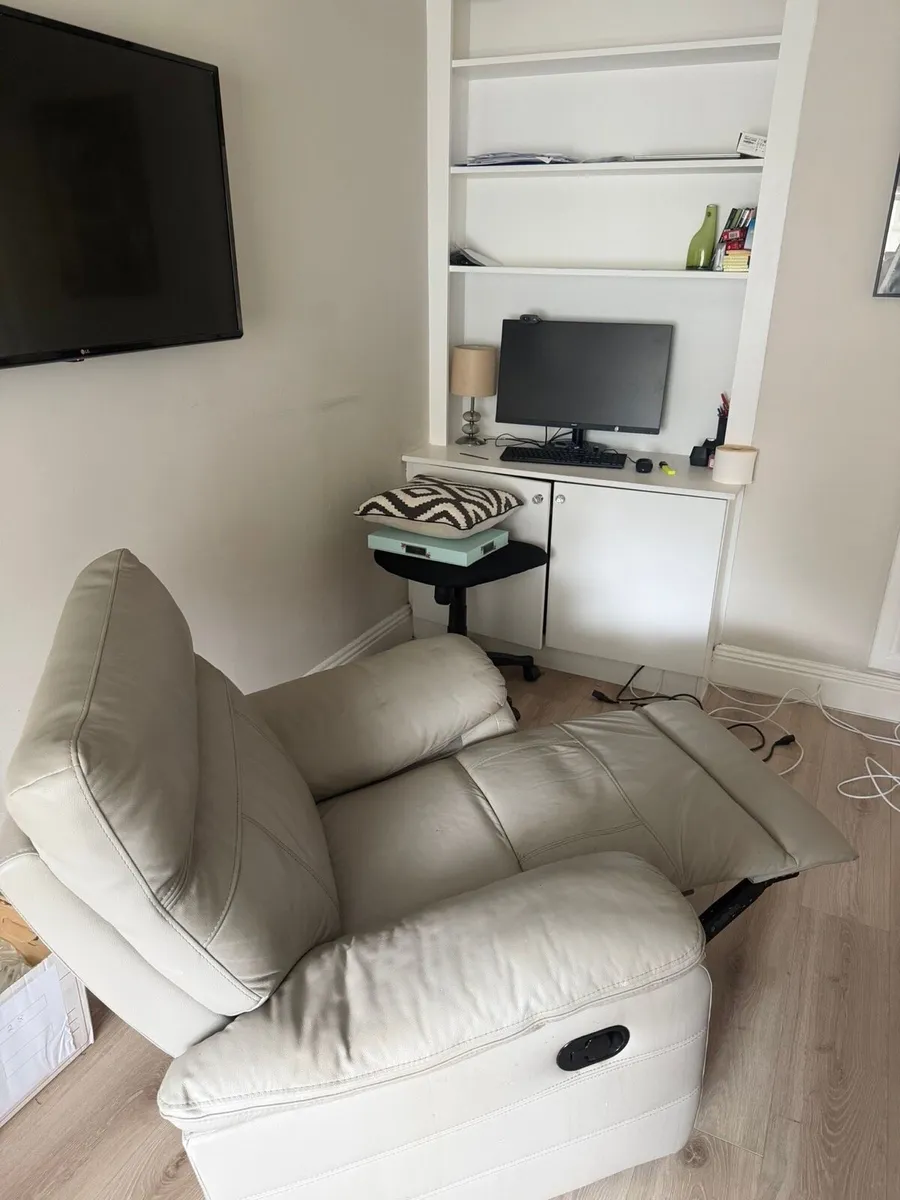 Recliner - Image 2