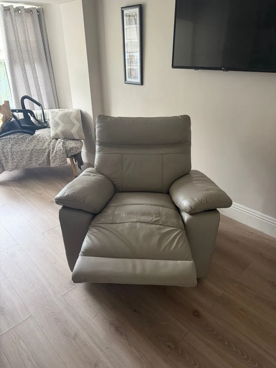 Recliner - Image 3
