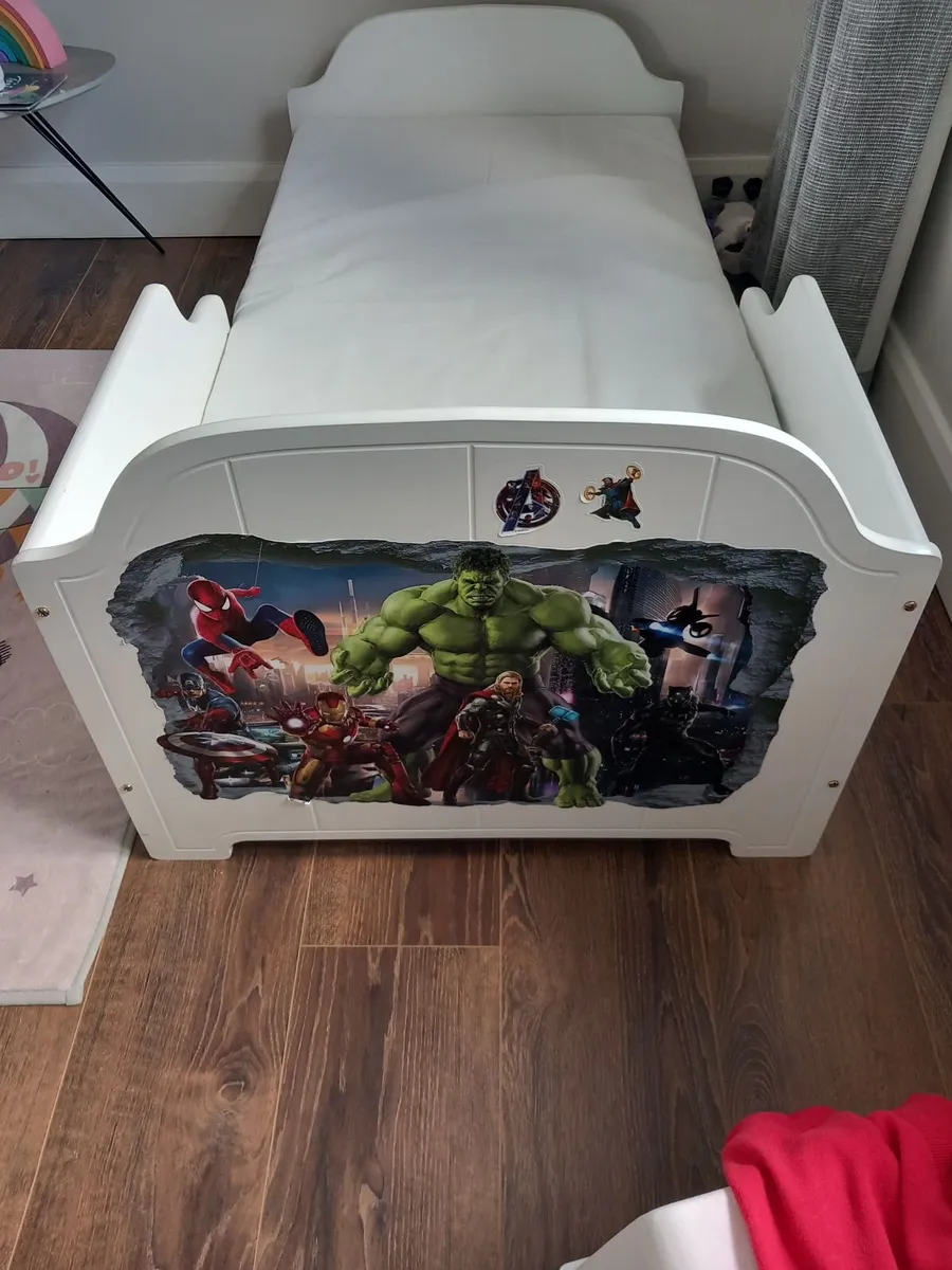 Toddler bed and matress - Image 2