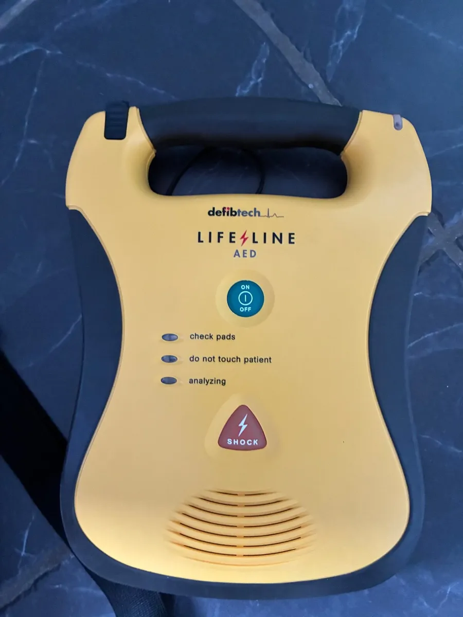AED Defibrillator - Image 1