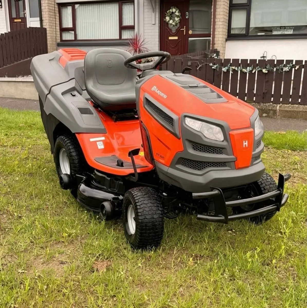 Husqvarna ride on lawnmower - Image 2