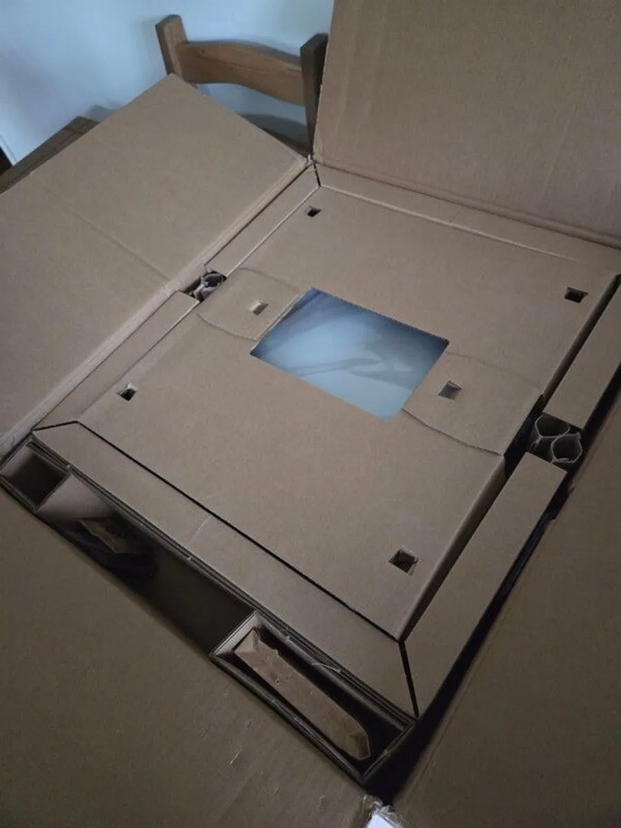 Cisco Catalyst C8300-1N1S-6T Edge Router (No Licence) - Image 2