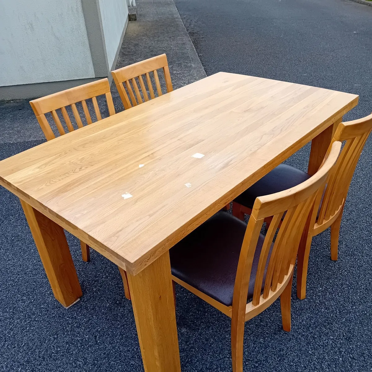 Table chairs. - Image 2