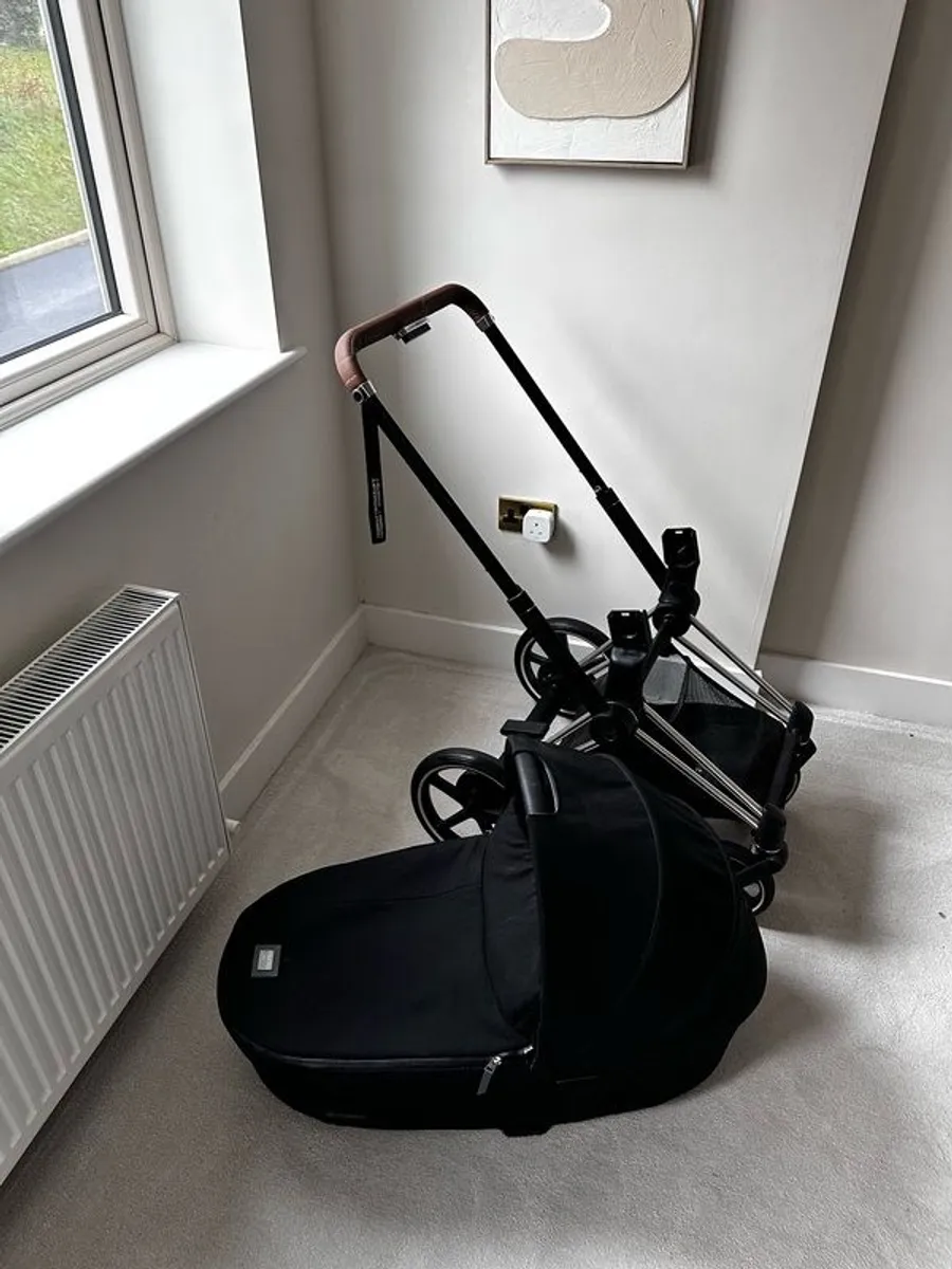 Cybex ePriam, with toddler chair and newborn bassinet with car seat adaptors - Image 3