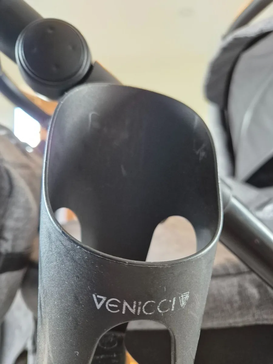 Venicci pram travel system - Image 4