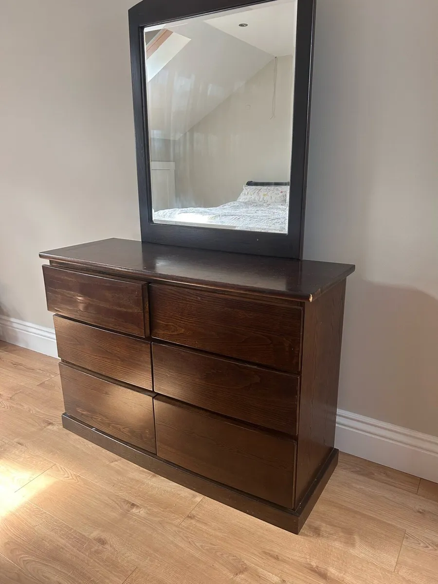 Bedroom set for 5 foot bed - Image 3