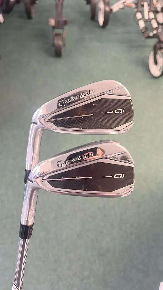 AS NEW LEFT HAND Taylormade Qi 5-PW Regular €649 - Image 2