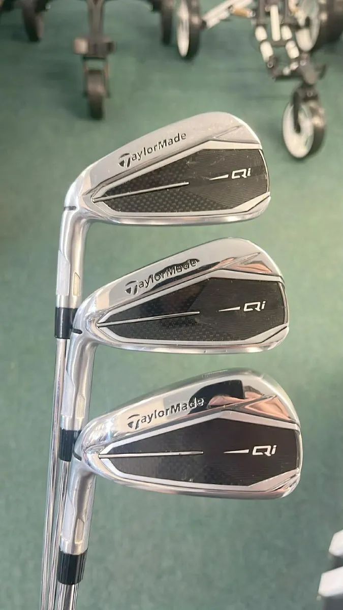AS NEW LEFT HAND Taylormade Qi 5-PW Regular €649 - Image 1