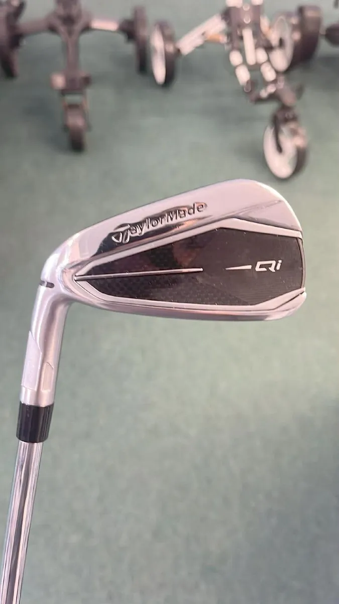AS NEW LEFT HAND Taylormade Qi 5-PW Regular €649 - Image 4