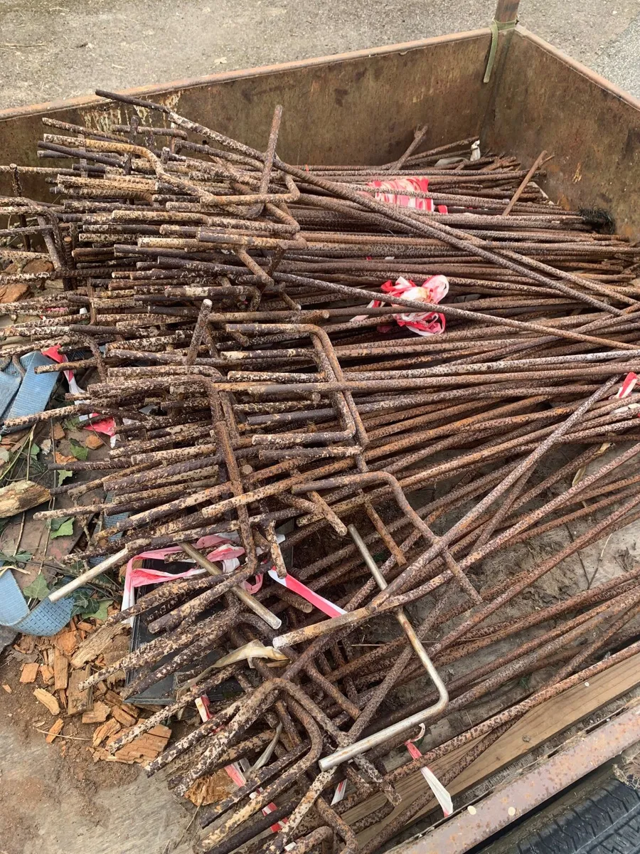 Iron fencing  poles - Image 2