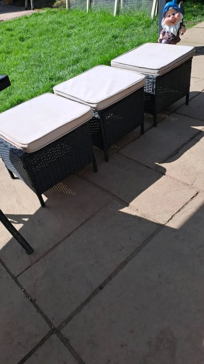 3 small ratten garden stools - Image 1