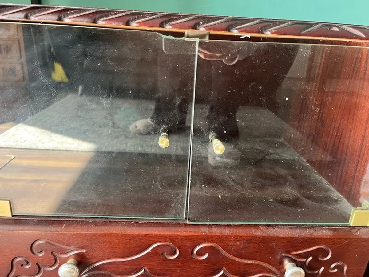 TV unit on wheels - Image 2