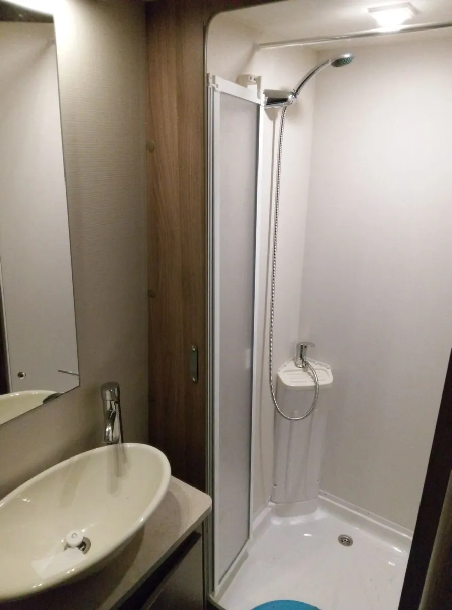 Venus 5 4 0 caravan - Image 1