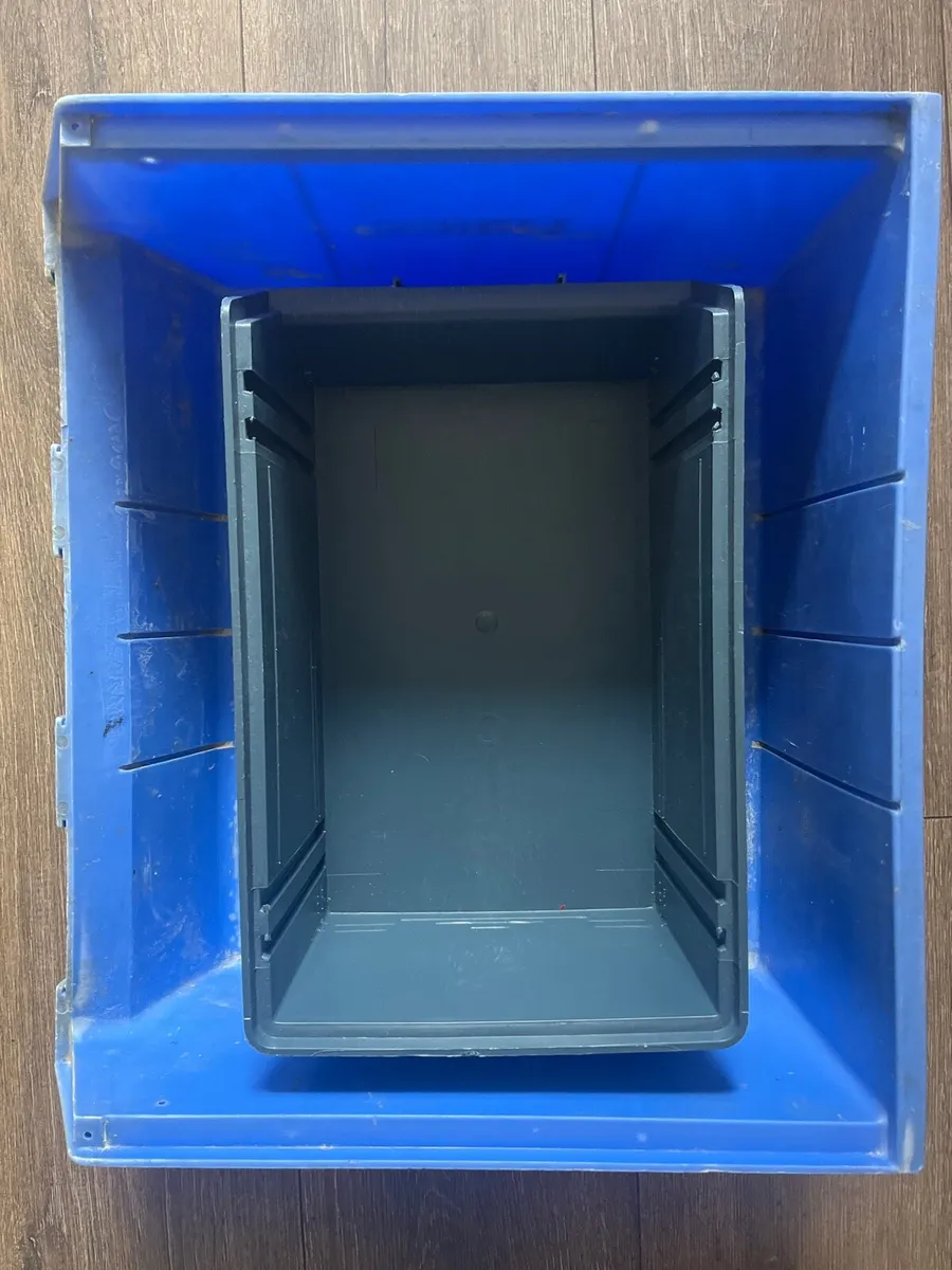 Two hard plastic boxes - Image 2