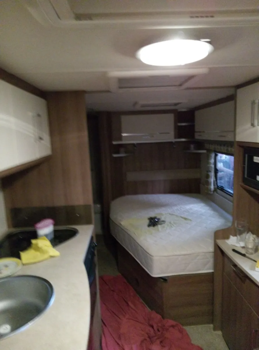 Venus 5 4 0 caravan - Image 2
