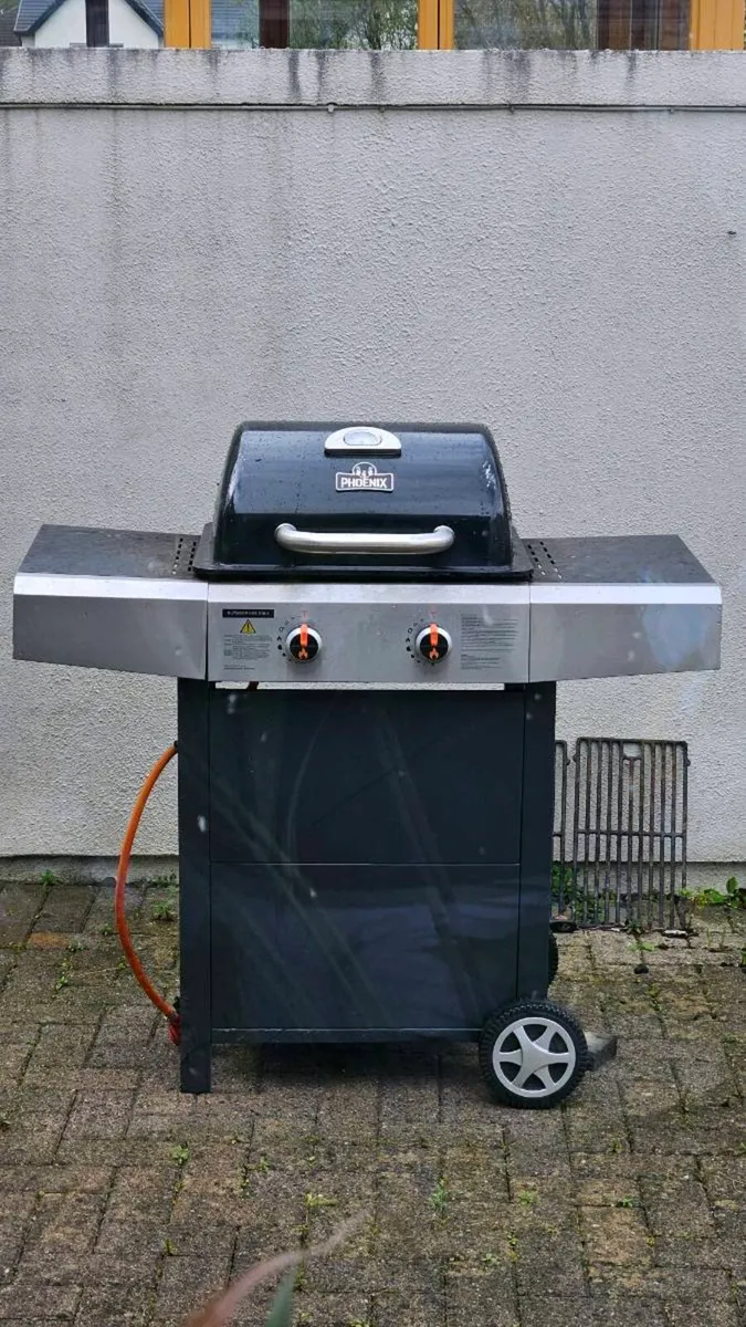 Gas Barbecue with cover - Image 2