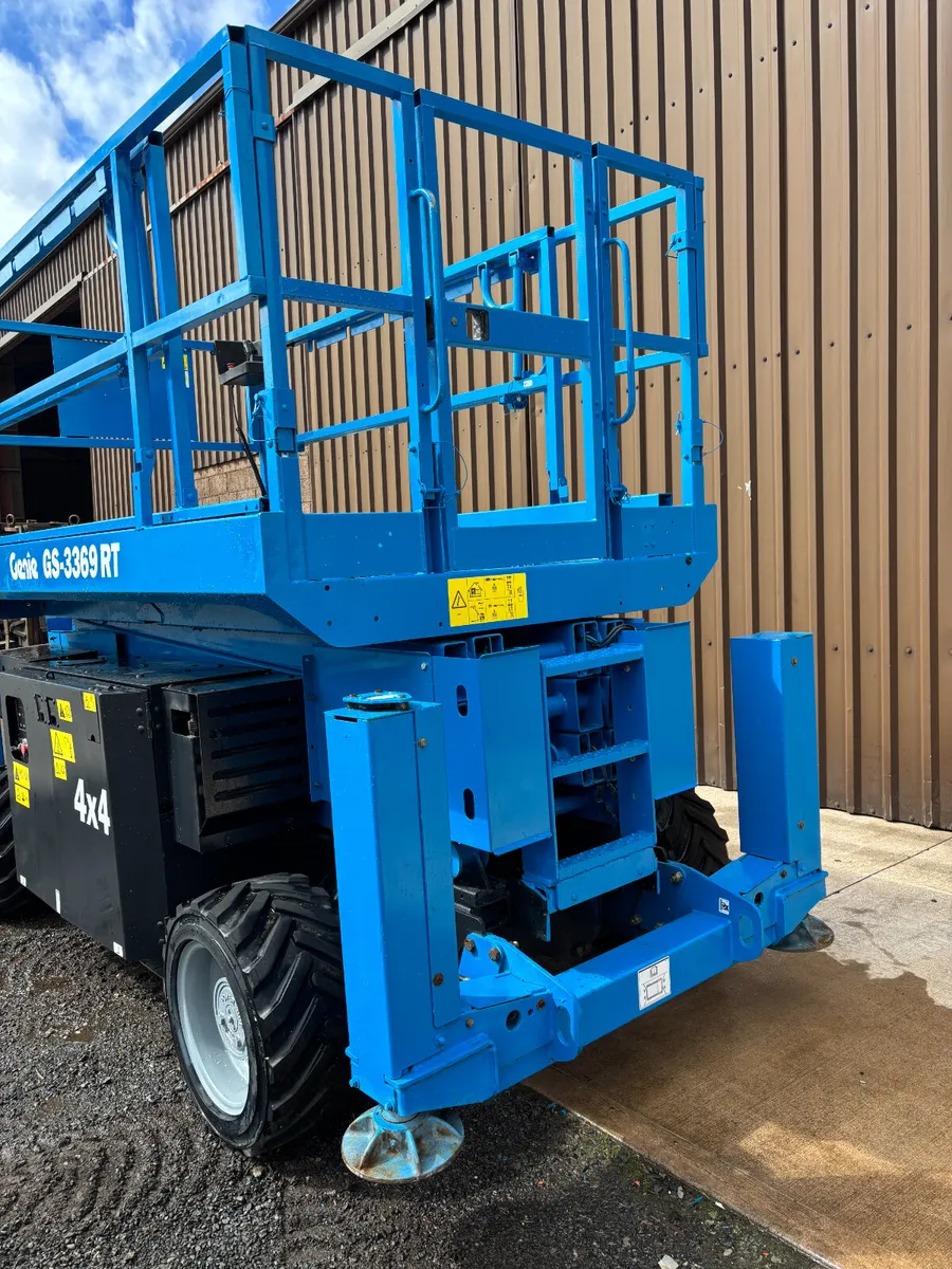 2016 Genie GS-3369 RT Scissor Lift 4x4 - Image 2