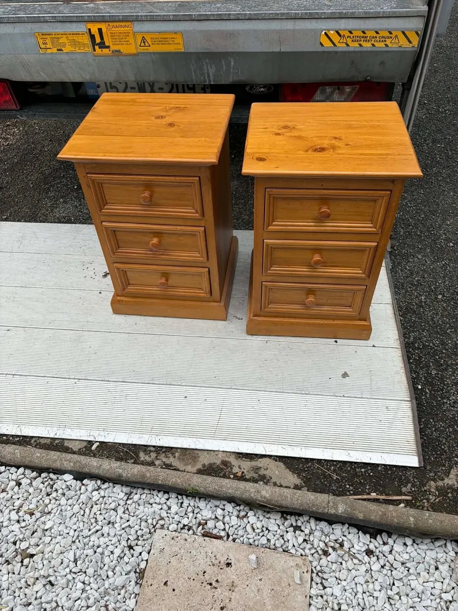 2 matching bedside lockers ez living - Image 1