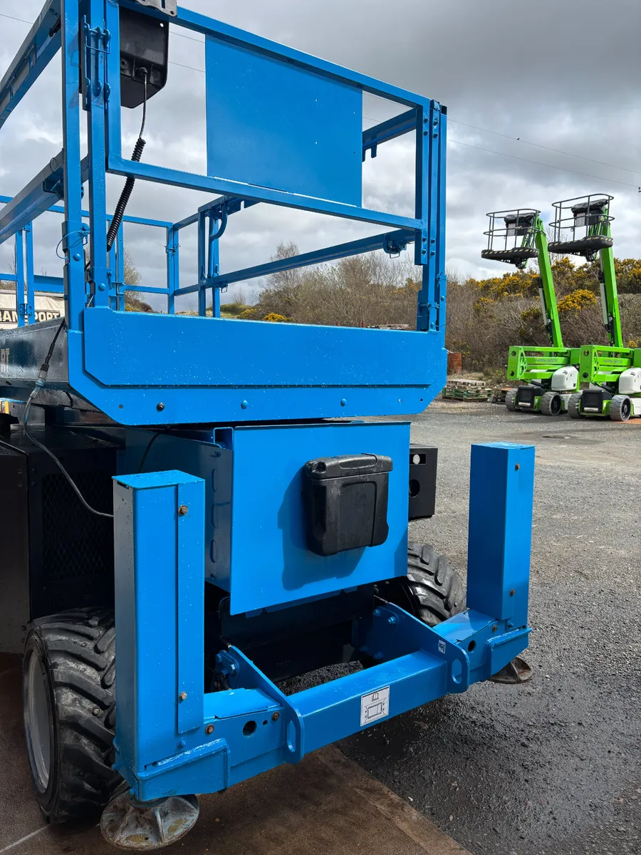2016 Genie GS-3369 RT Scissor Lift 4x4 - Image 4