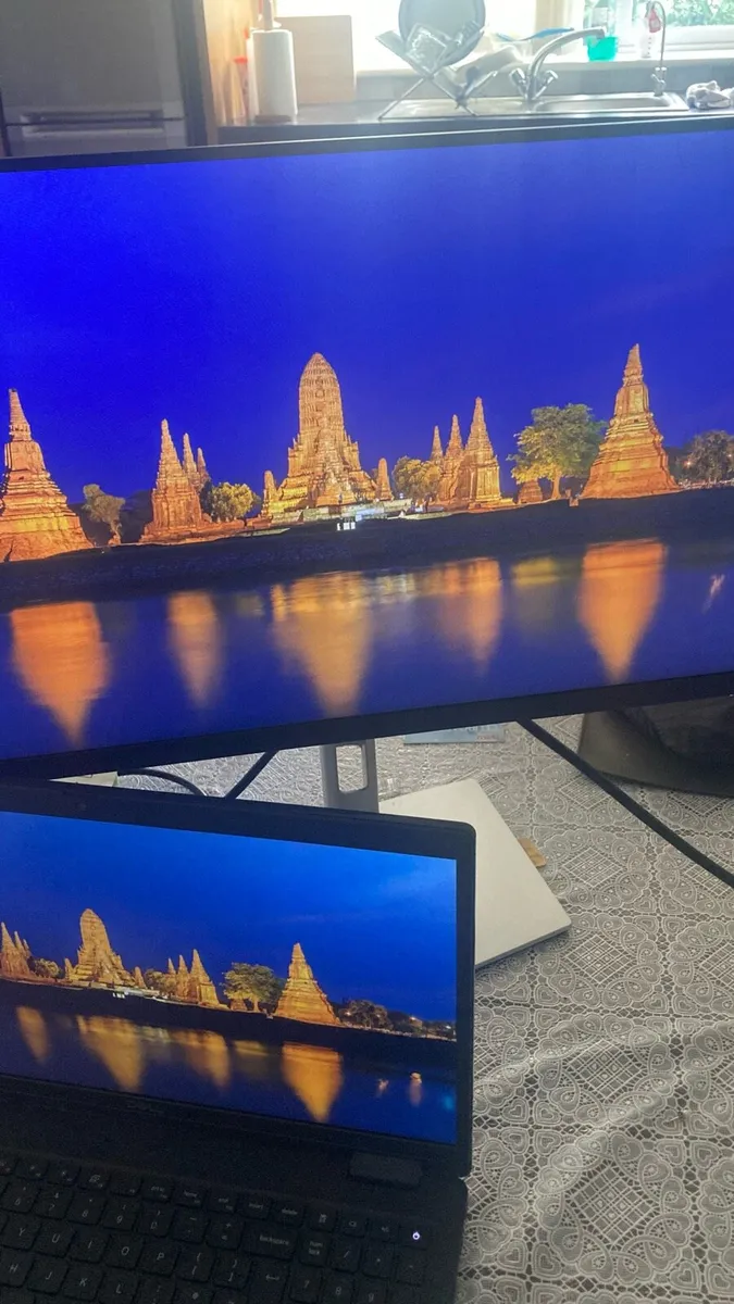 Computer Monitor / Screen - Image 1