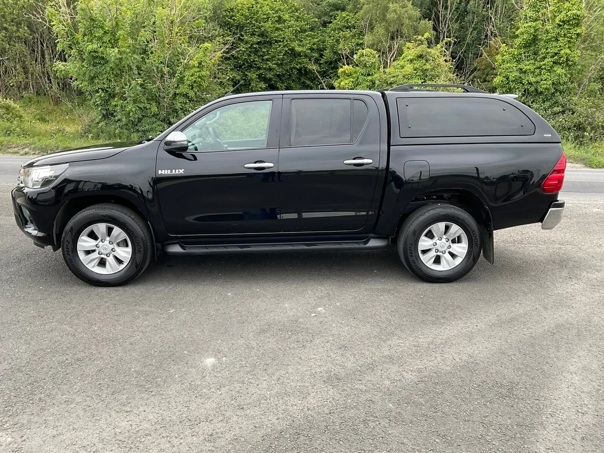 Toyota Hilux 2021 - Image 2