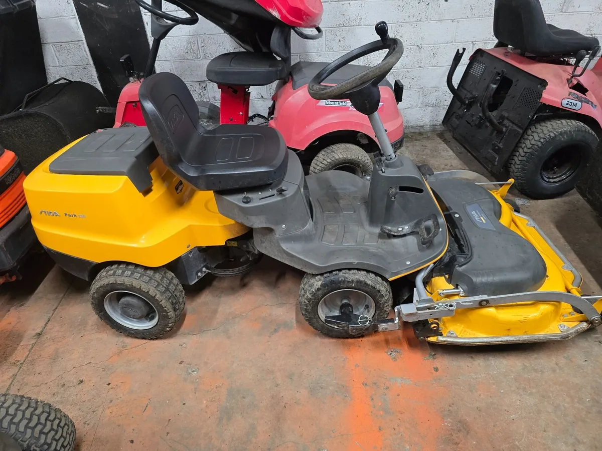 Ride on mower - Image 1