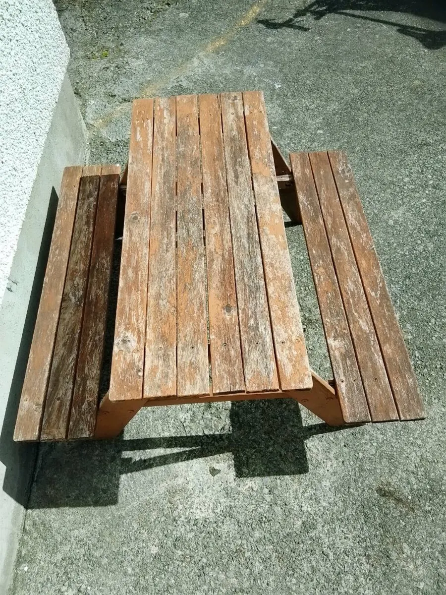 Wooden bench - Image 1