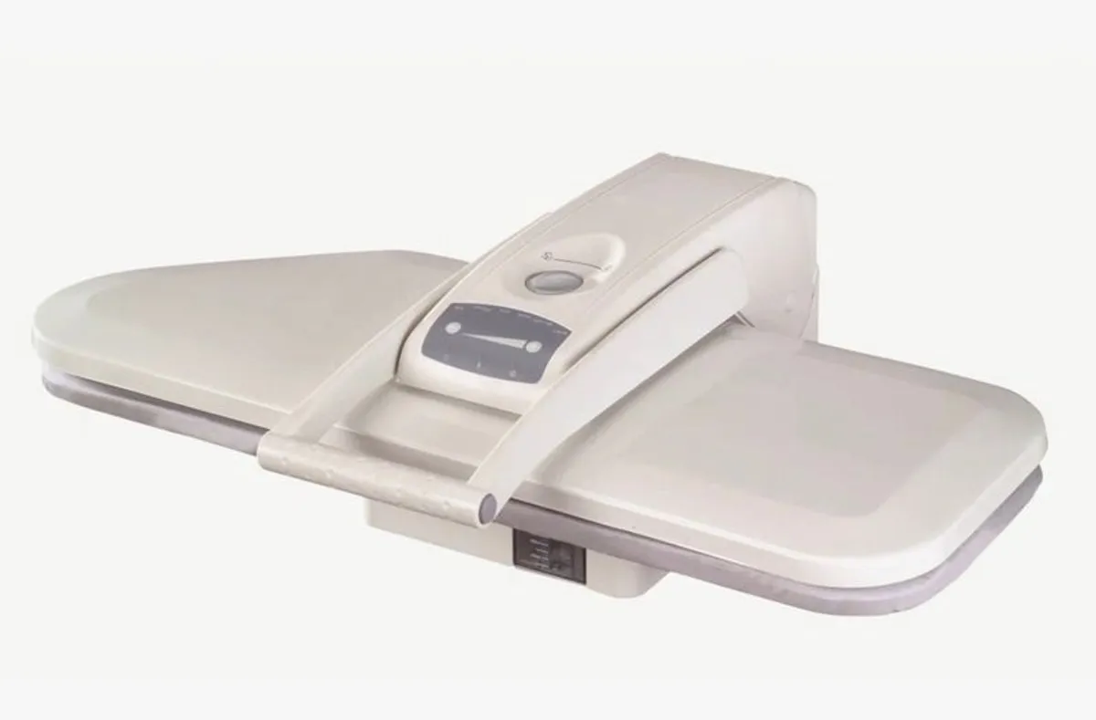 Speedypress 1600 Watt Non Stick Soleplate Stream Press - Image 1