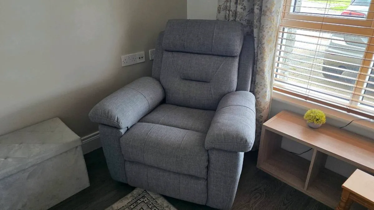 Recliner Chair perfect condition like new - Image 1