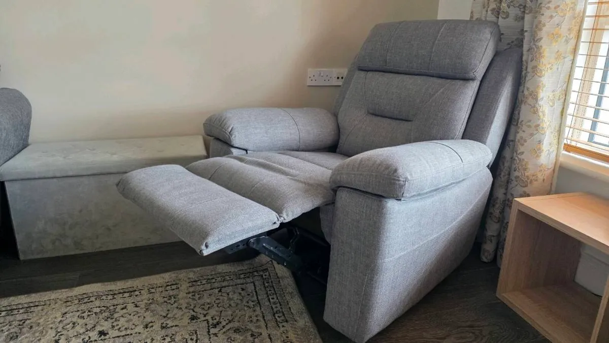 Recliner Chair perfect condition like new - Image 2