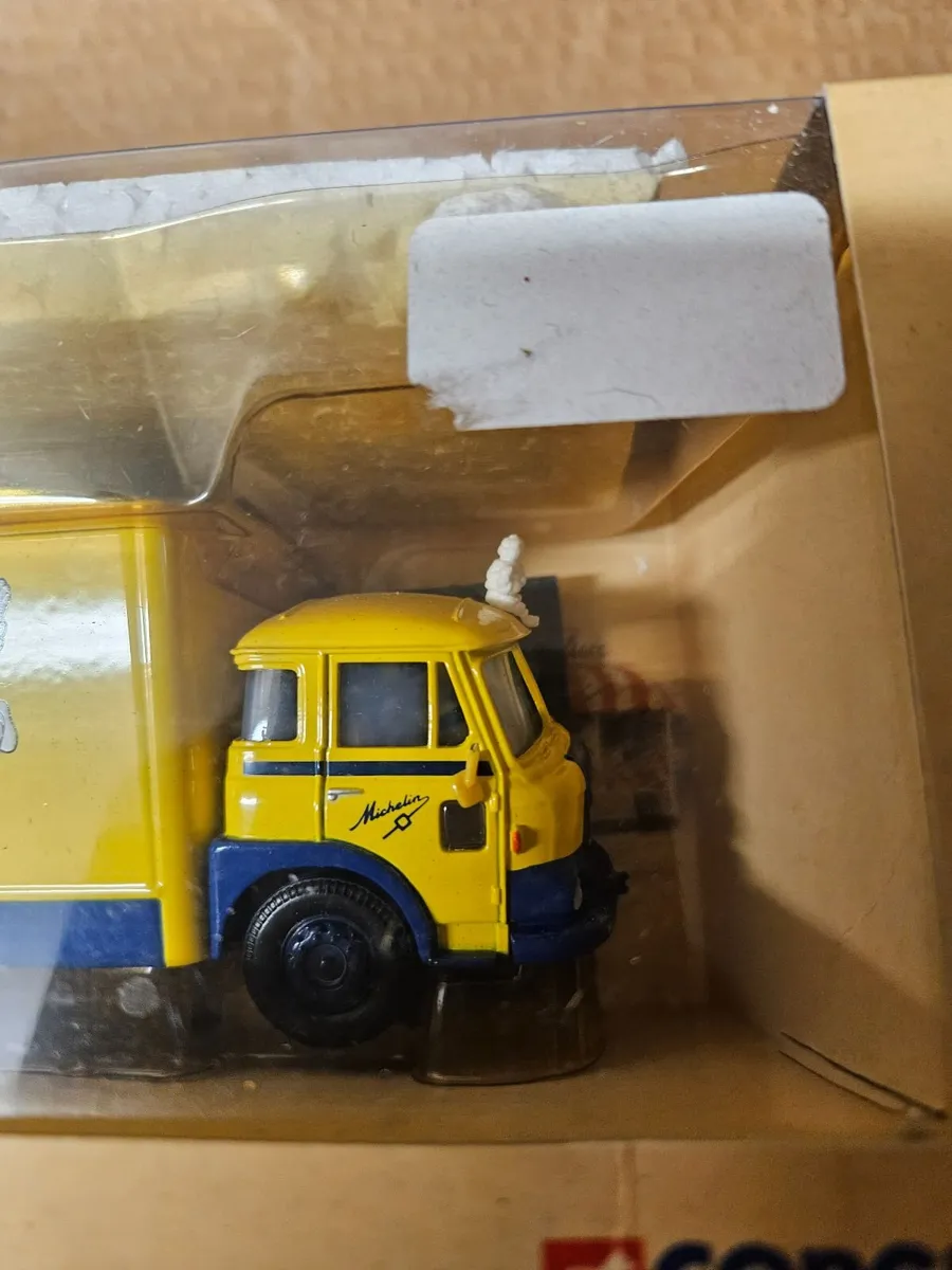 Corgi Michelin Truck 1.50 - Image 3