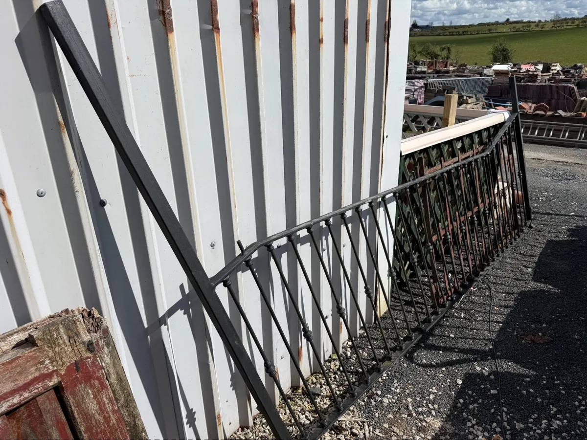 Reclaimed metal railing - Image 2