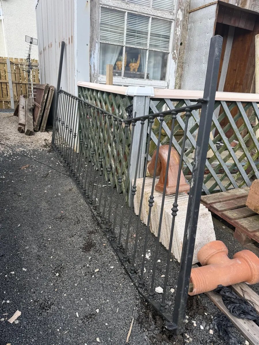 Reclaimed metal railing - Image 4