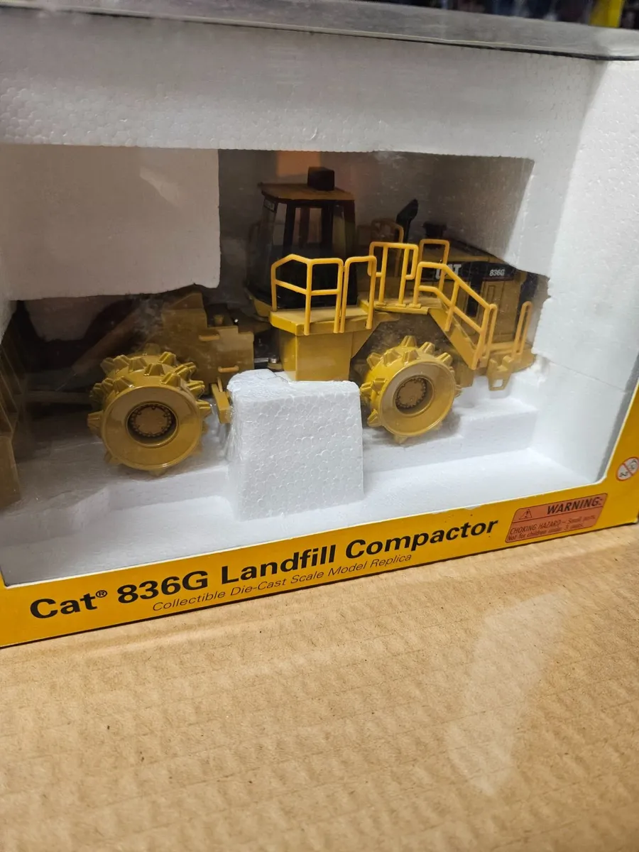 Corgi Norscot Caterpillar Landfill Compactor - Image 3