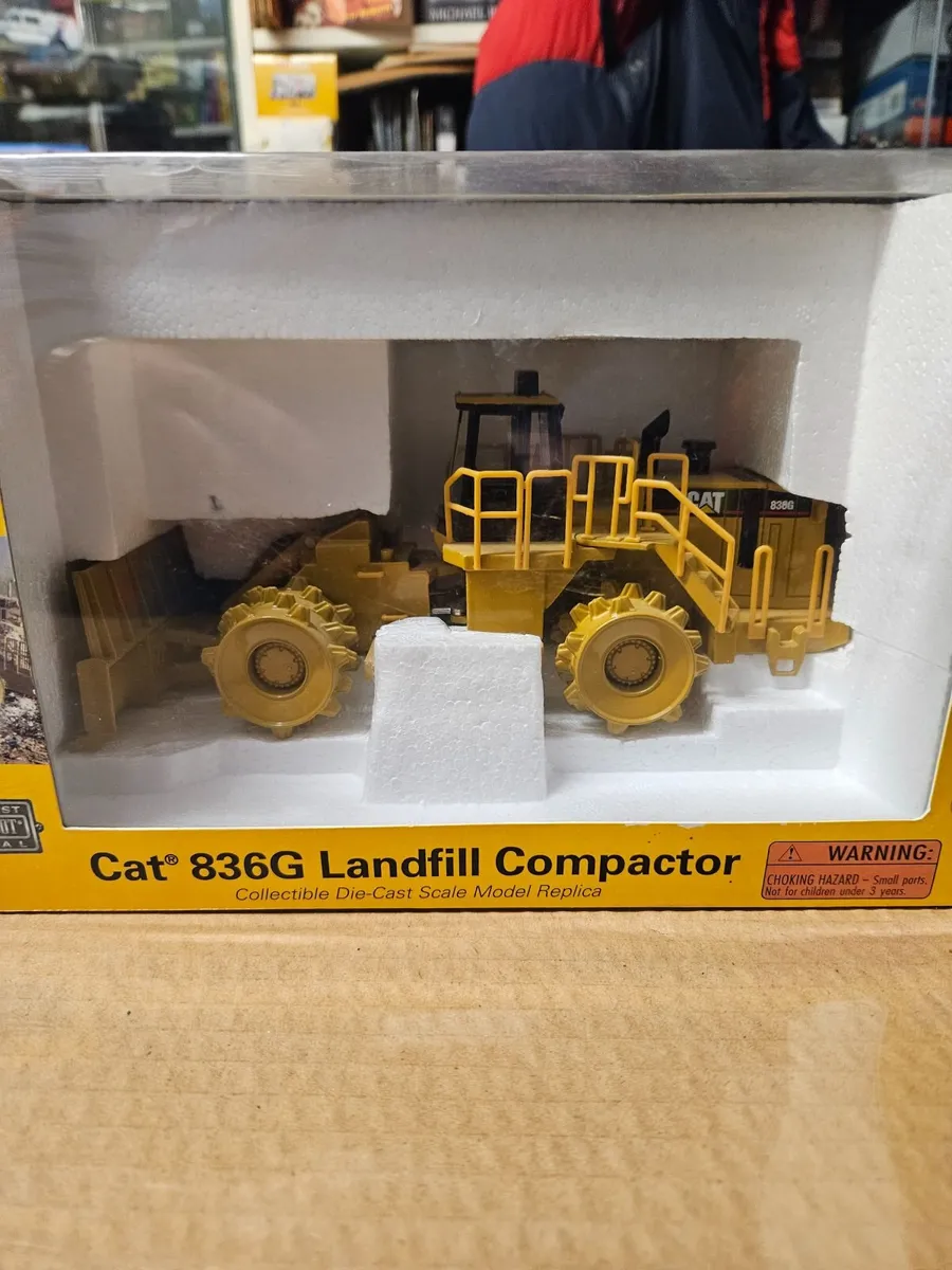 Corgi Norscot Caterpillar Landfill Compactor - Image 4