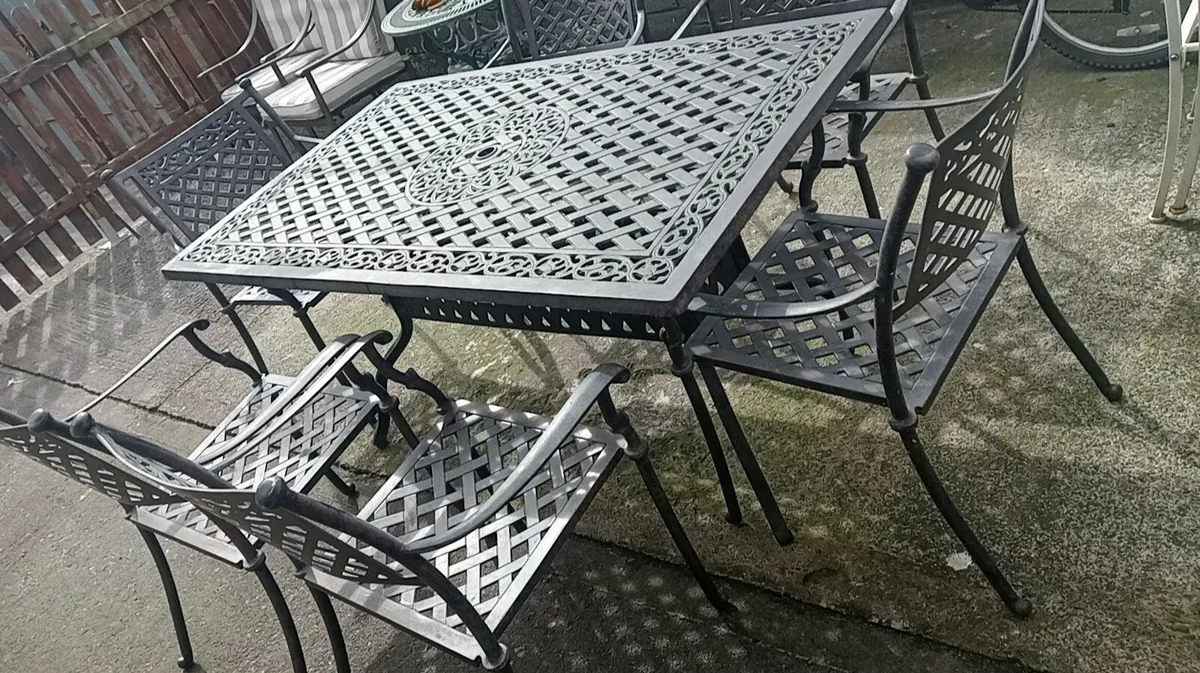 Garden table and chairs - Image 2