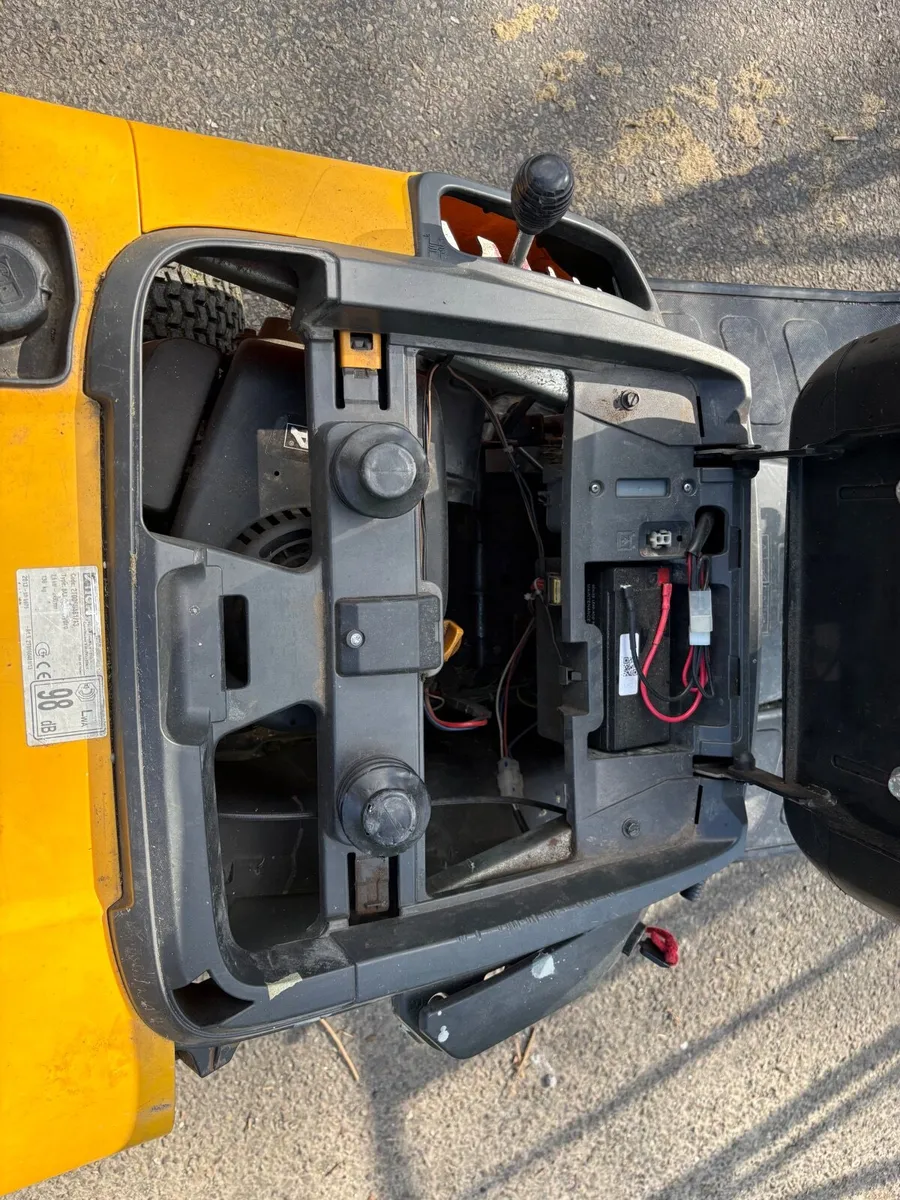 Ride on lawnmower - Image 3