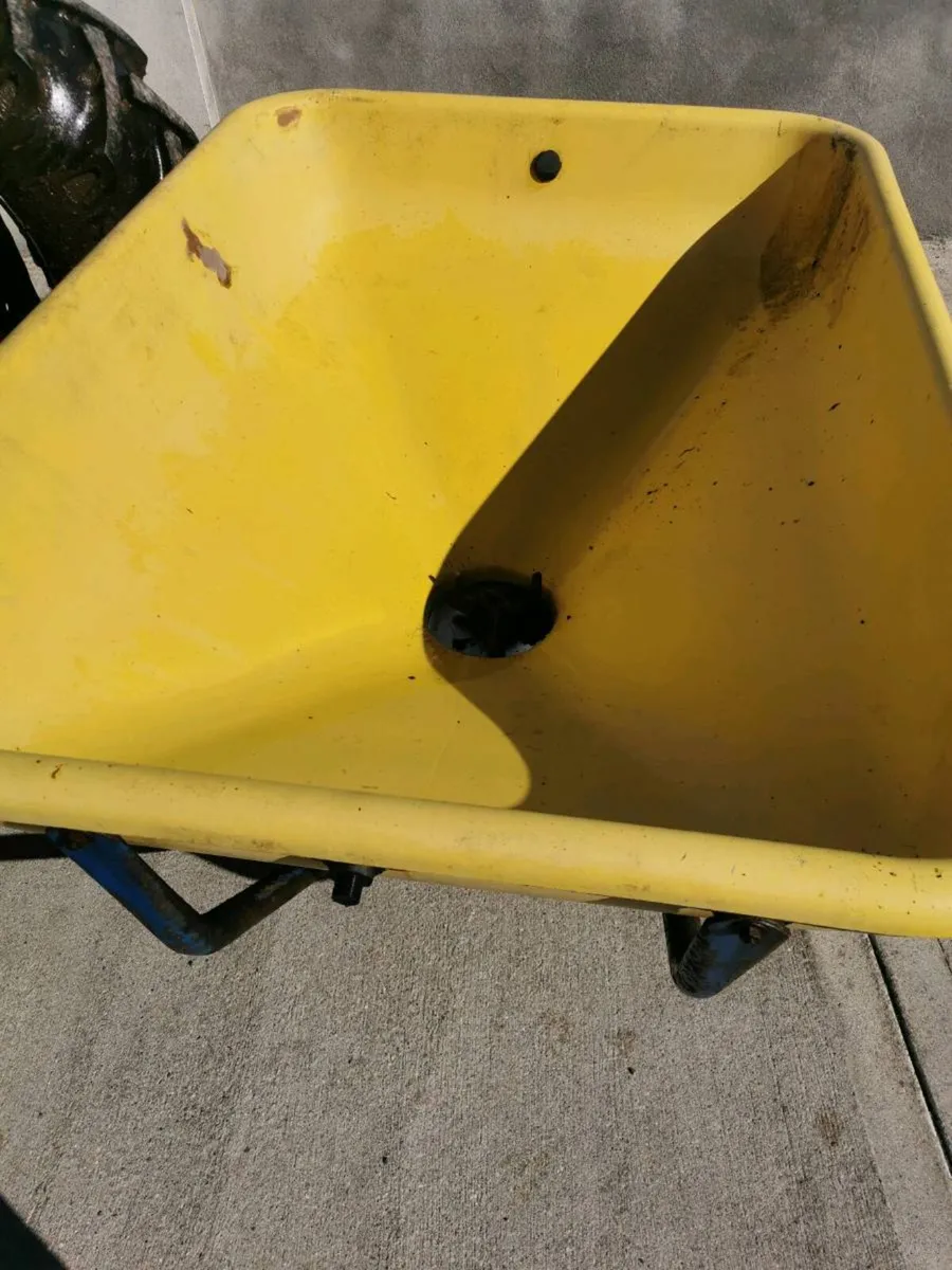 Fleming Fertiliser Spreader - Image 2