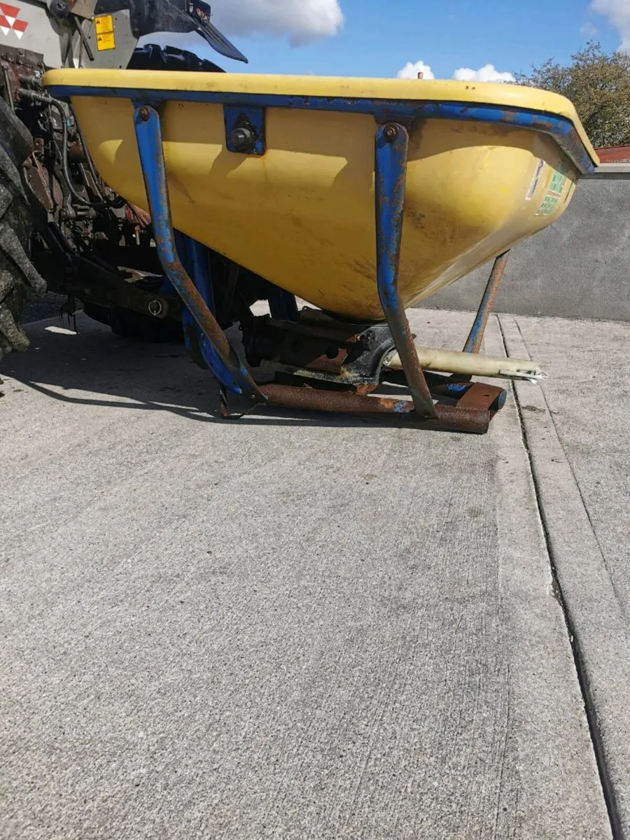 Fleming Fertiliser Spreader - Image 3
