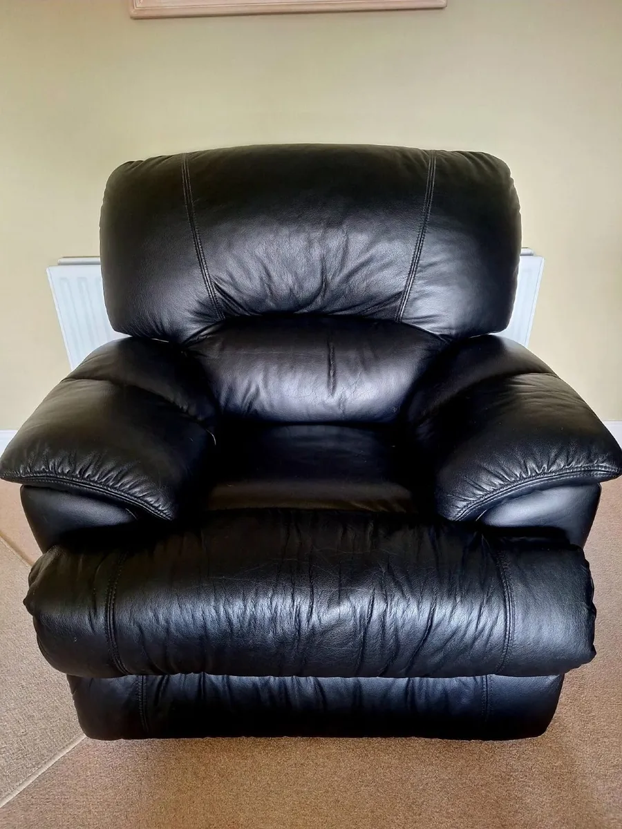 3 Piece Leather Settee - Image 4