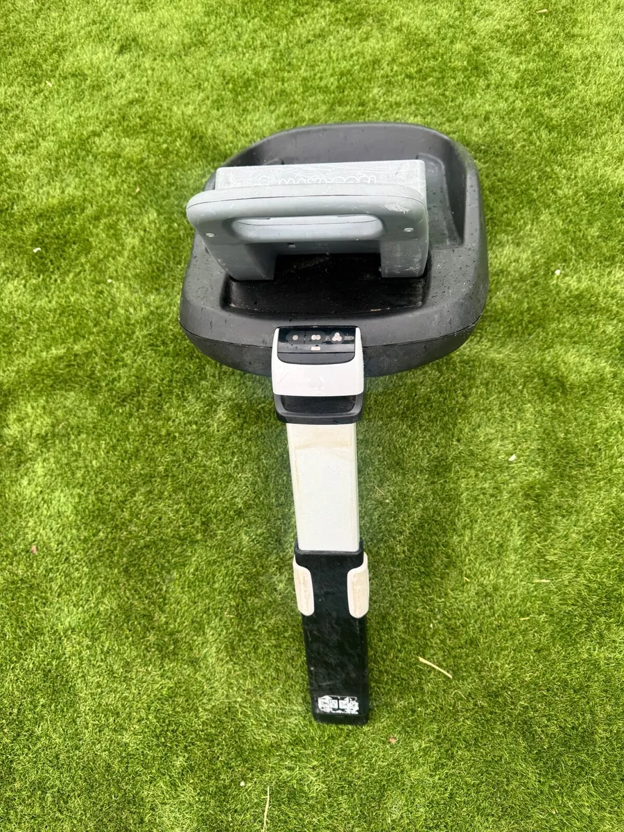 Car seat and base - Image 1