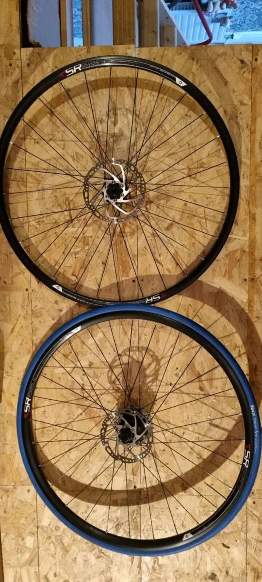 Genesis equilibrium wheelset SR220 700 w disc - Image 1